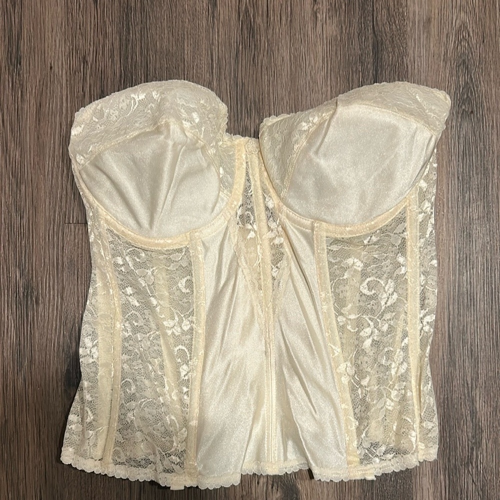 Chic Cream Lace Bustier
